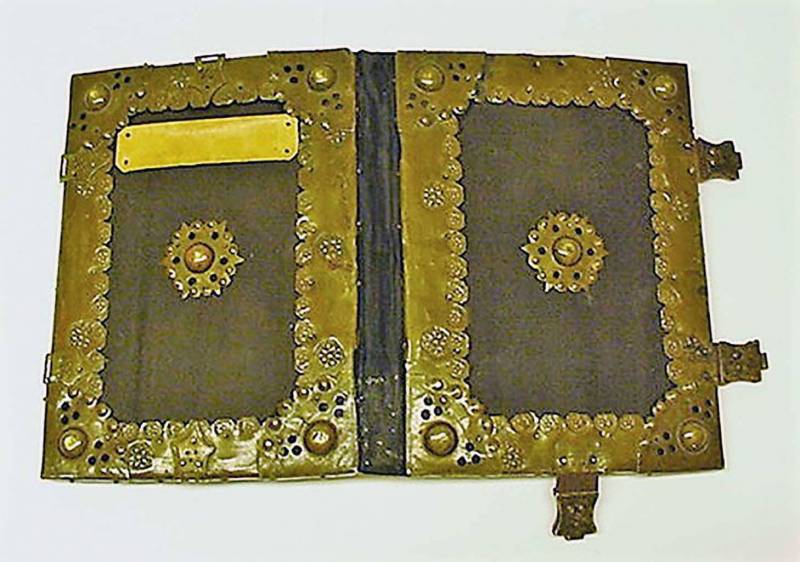 restauro-volumi-codici-membranacei-teresiana914-1024x1365dopo01