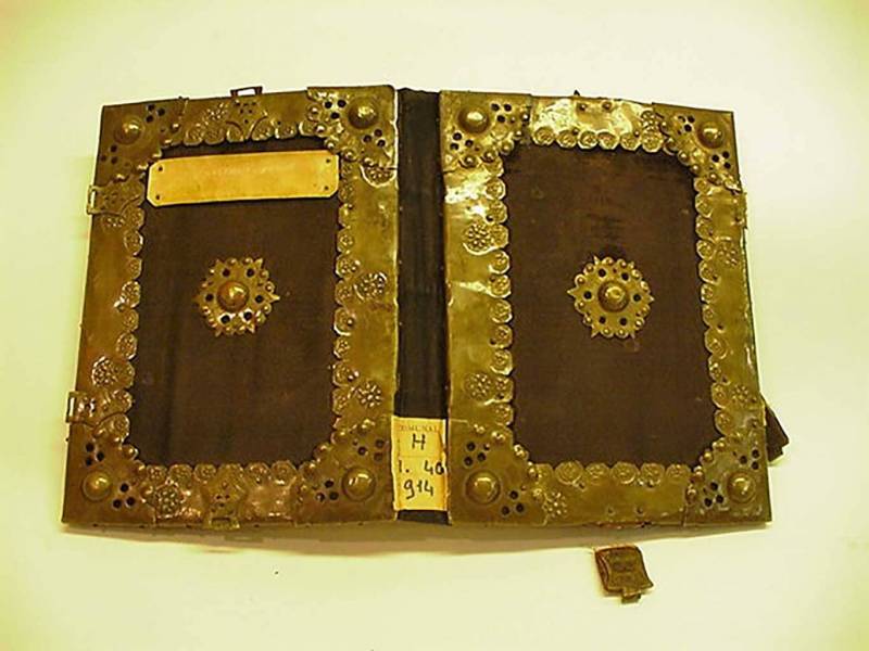 restauro-volumi-codici-membranacei-teresiana914-1024x1365prima01