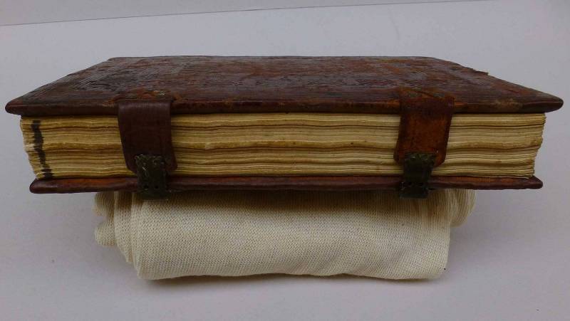 restauro-volumi-incunaboli-xv-inc1001-1024x1818-dopo03
