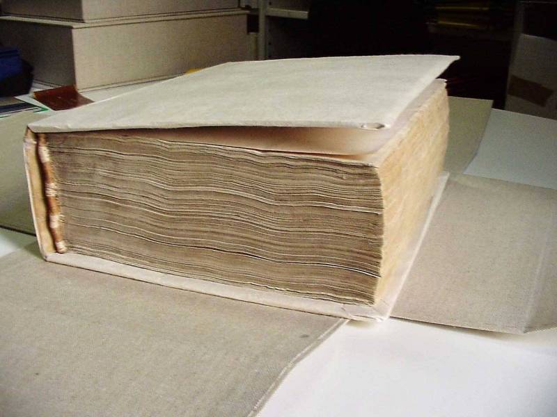 restauro-volumi-stampa-codici-cartacei-archiginnasio-bologna-1024x1365-dopo05