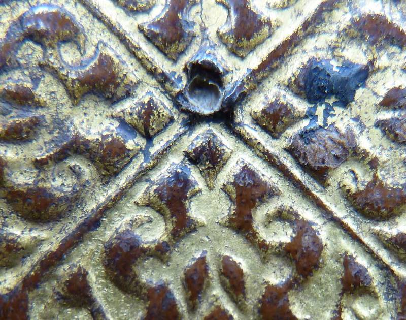 microdettaglio-copertina-incisa-1024x1300